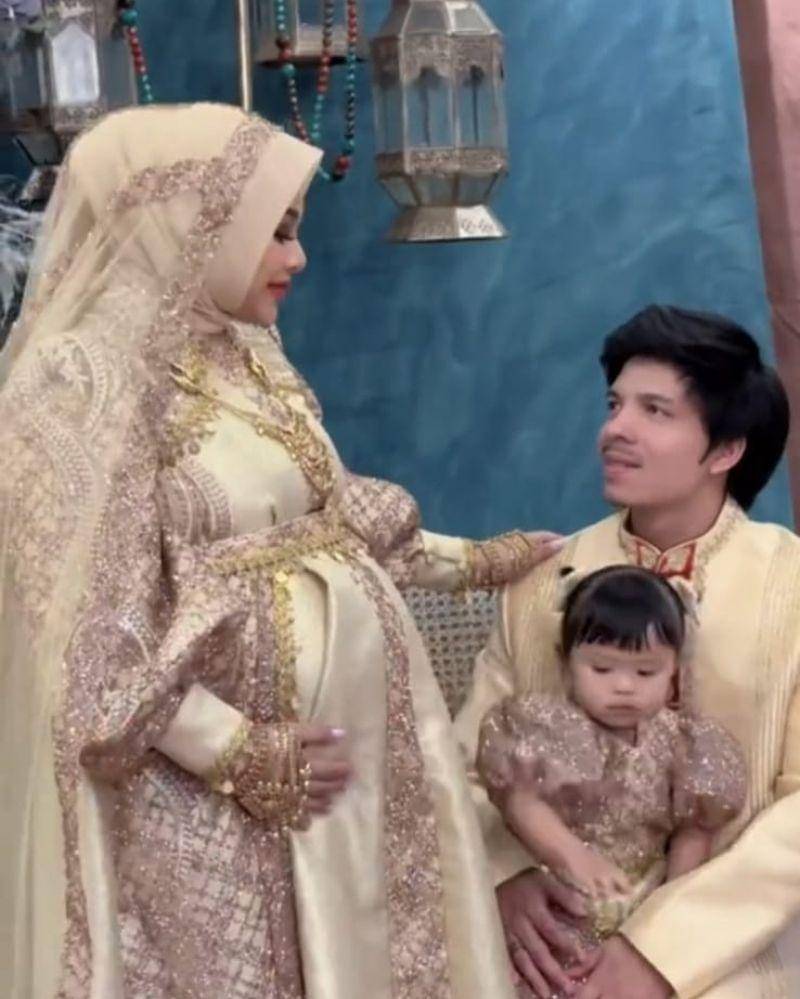 Tiktok.com/@aureliehermansyahatta