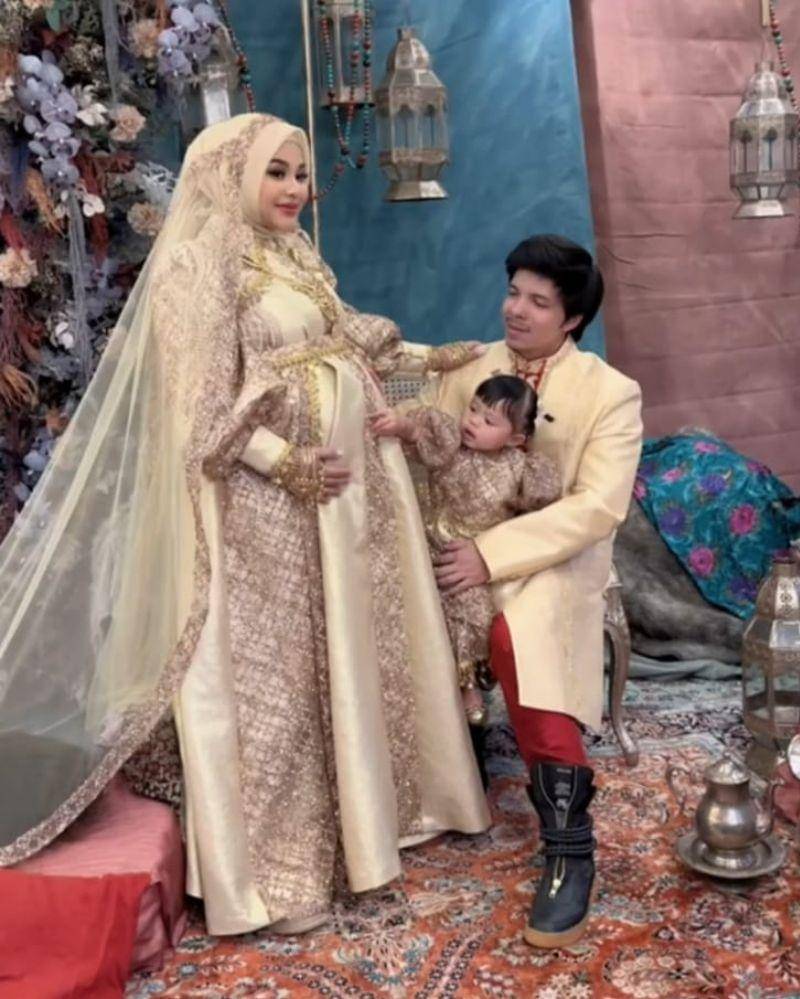 Tiktok.com/@aureliehermansyahatta