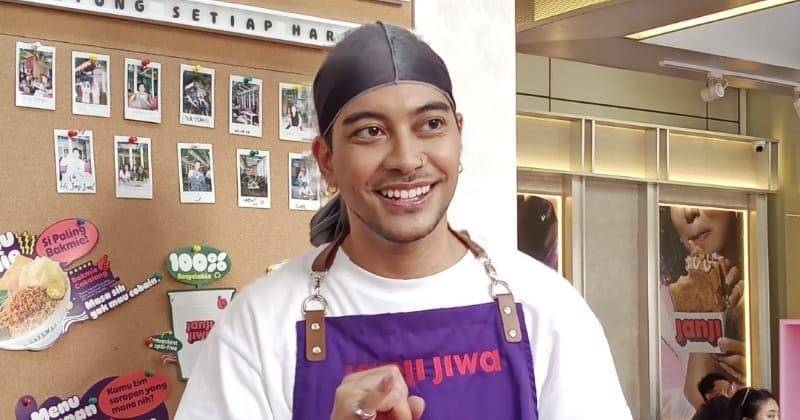 Gamaliel personel GAC dalam acara Konferensi Pers Janji Jiwa pada Jumat (15/9/2023) di Alila SCBD, Jakarta. - Popmama.com/Nurul Khoiriyah