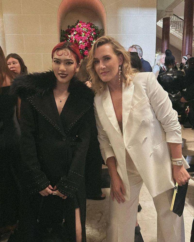 Instagram.com/isyanasarasvati