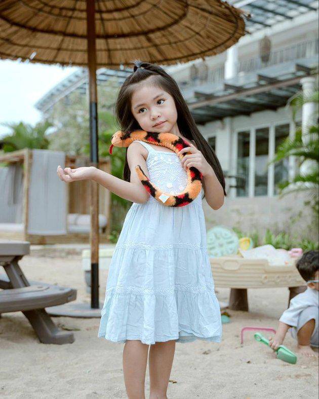 Instagram.com/anissaaziza