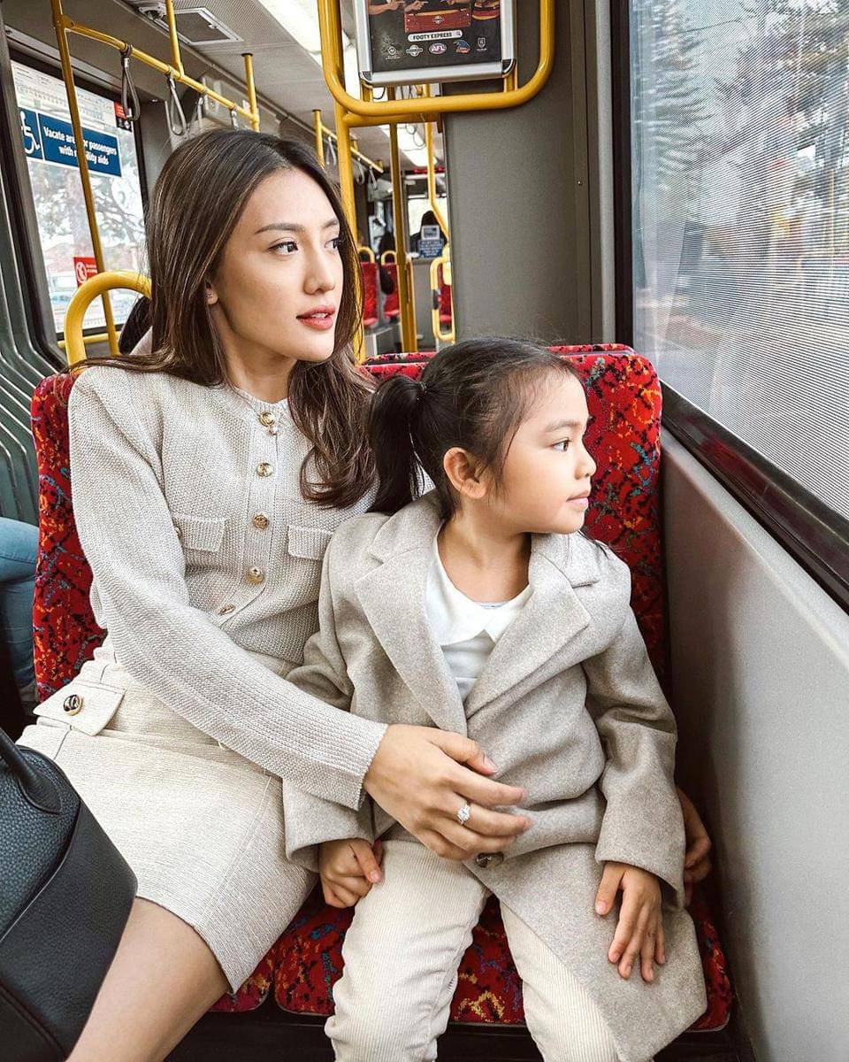 Instagram.com/anissaaziza