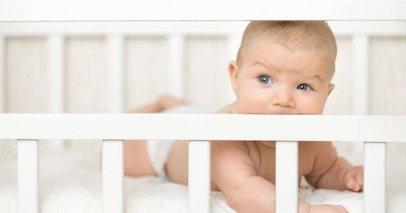 8 Rekomendasi Bedrail Bayi, Jaga si Kecil Tetap Aman di Kasur