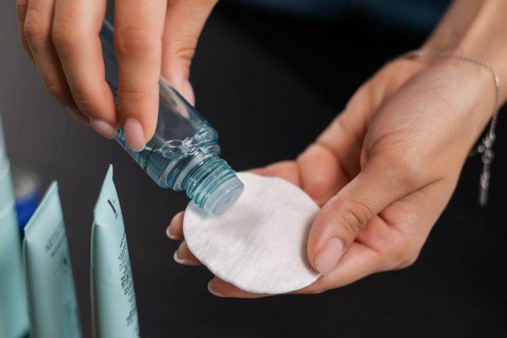 ilustrasi makeup remover (pexels.com/Alena Darmel)