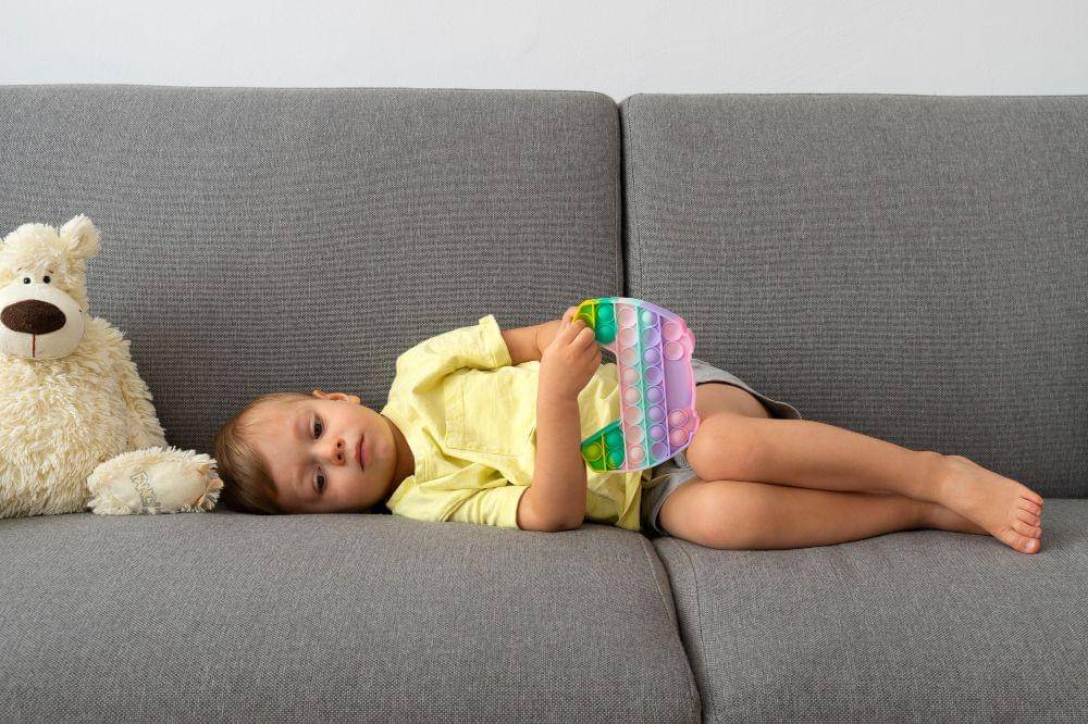 ilustrasi anak sakit (freepik.com/freepik)