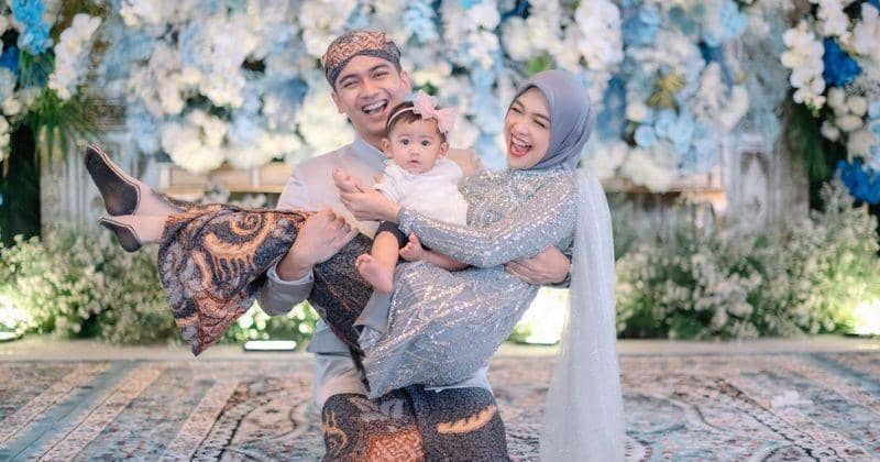 9 Fakta Kisah Cinta Ria Ricis dan Teuku Ryan, Digugat Cerai | Popmama.com