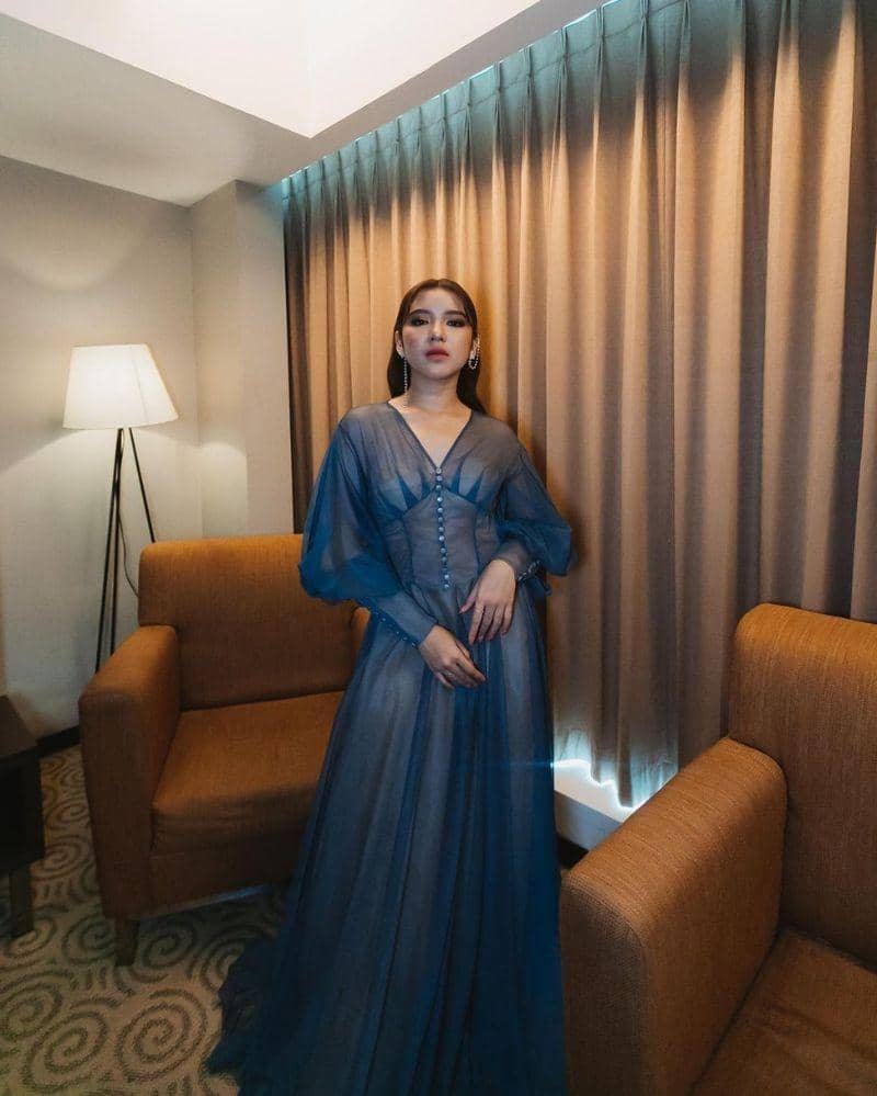 10 Fashion Gaya Tiara Andini saat Kenakan Dress, Elegan! | Popmama.com
