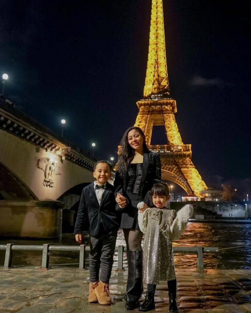 Outfit Xabiru dan Chava saat Liburan di Paris | Popmama.com