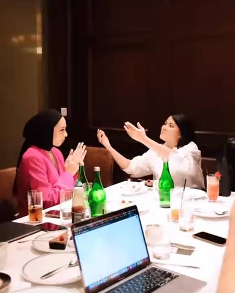 Hanum Raddim 10 Momen Pertemuan Ira Nandha dan Hanum Mega, Sangat Akrab | Popmama.com