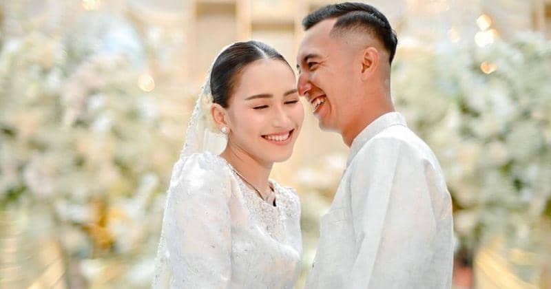 Potret Busana Ayu Ting Ting saat Lamaran, Simple nan Elegan!