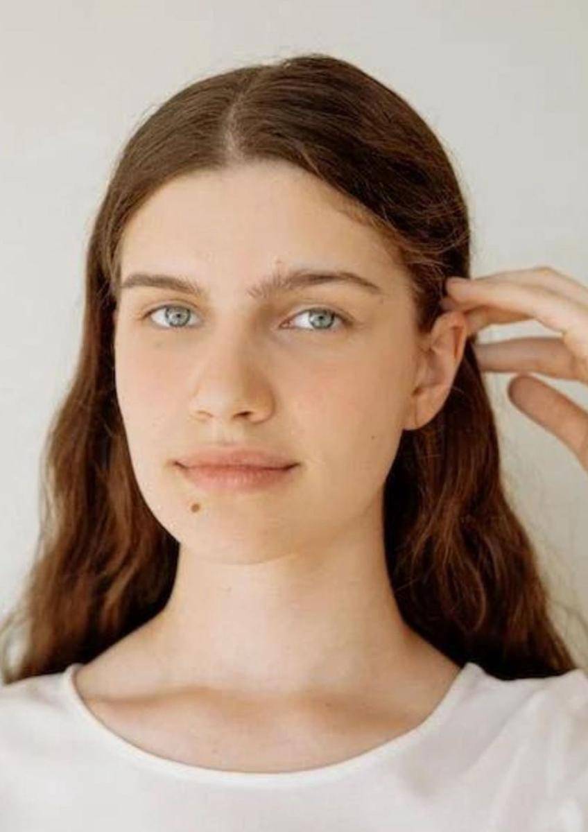 ilustrasi tahi lalat di dagu. (pexels.com/Anna Nekrashevich)