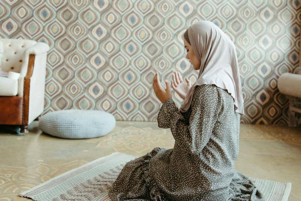 9 Doa untuk Anak yang Jauh dari Orang Tua Beserta Artinya