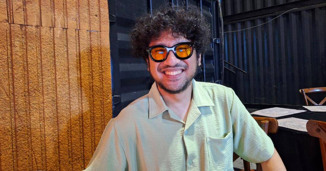 Kunto Aji dalam acara yang diselenggarakan Kahf dengan tajuk 'Hidupkan #DetikDetikBerKahf' di Hallf Pati Unus, Jakarta pada Kamis (14/3/2024). - Popmama.com/Argya D. Maheswara