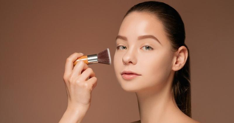 7 Inspirasi Makeup Flawless untuk Bukber, Anti Ribet!