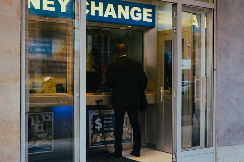 9 Keuntungan dan Kerugian Menabung Dolar AS
