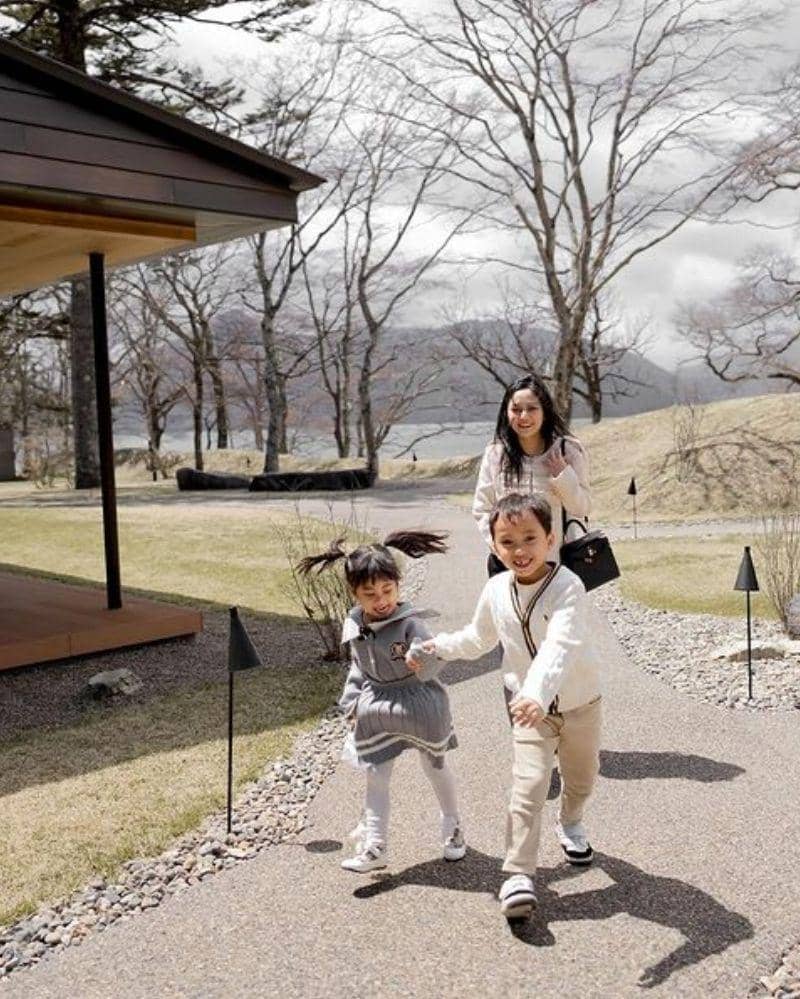 10 Potret Rachel Vennya, Xabiru dan Chava Liburan ke Jepang | Popmama.com