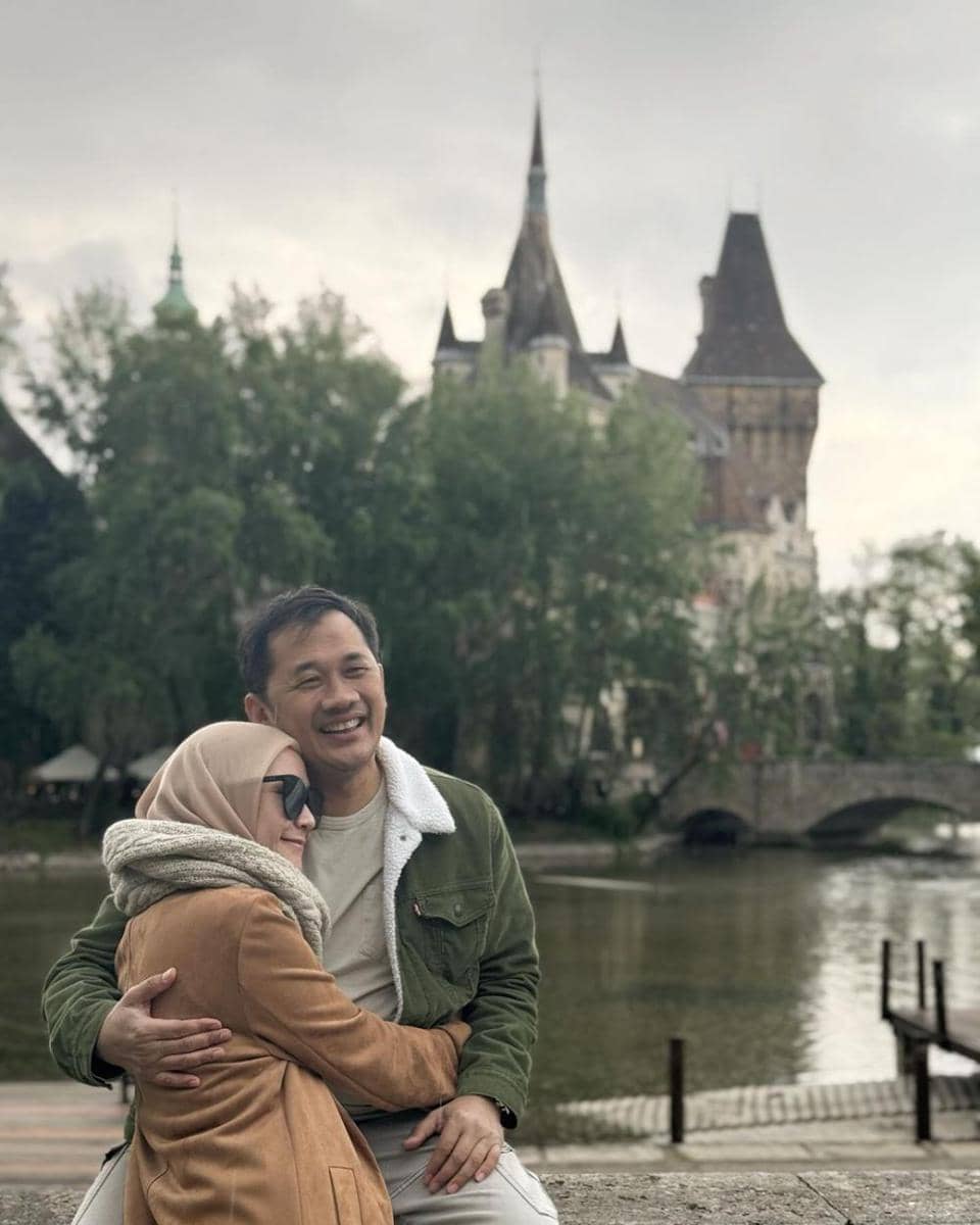 Pasangan Artis yang Menikah Lebih dari 15 tahun