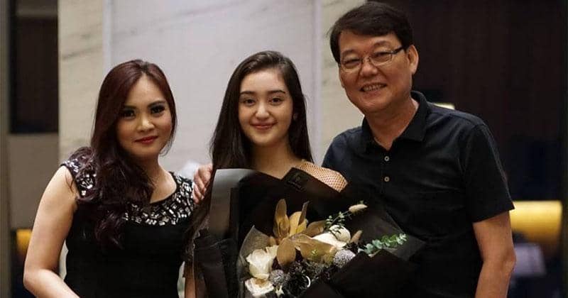 6 Fakta Keluarga Ranty Maria, Baru Dilamar Rayn Wijaya | Popmama.com