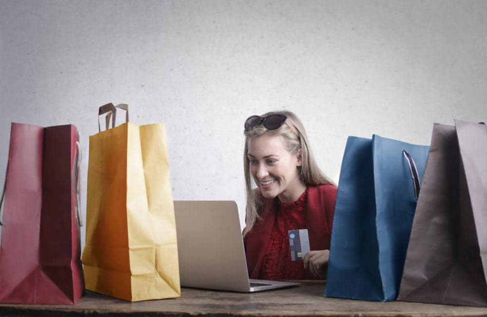Tetap perlu dibedakan dengan kebiasaan belanja impulsif