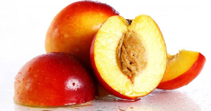 Buah persik merupakan buah yang bagus untuk ibu hamil - freepik/racool_studio