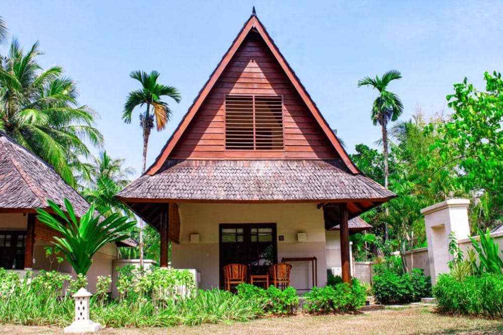 6 Penginapan Dekat Pantai Tanjung Lesung, Tawarkan View Menawan