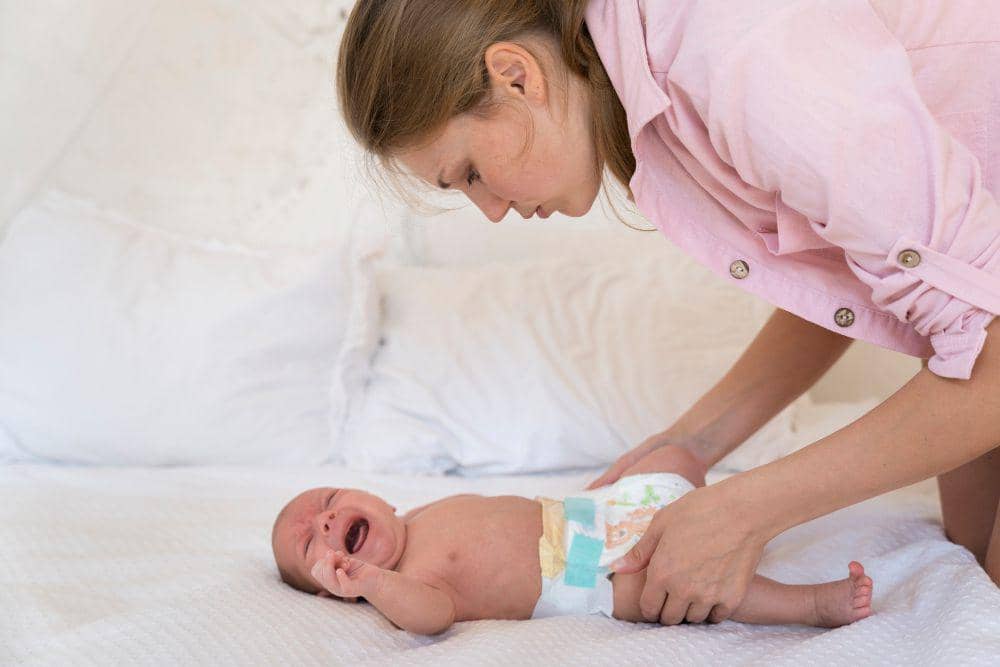 7 Tanda Bayi Diare, Mama Harus Tahu agar Cepat Ditangani!