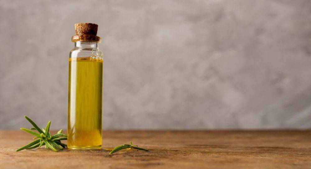 ilustrasi minyak kayu putih (freepik.com/freepik)