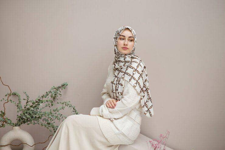 Cara Memadukan Kerudung Bermotif agar Tidak Terlihat Berlebihan