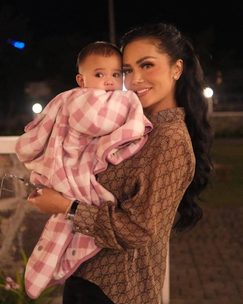 7 Foto Krisdayanti dan Azura saat Liburan di Malang | Popmama.com