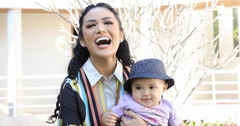 7 Foto Krisdayanti dan Azura saat Liburan di Malang | Popmama.com
