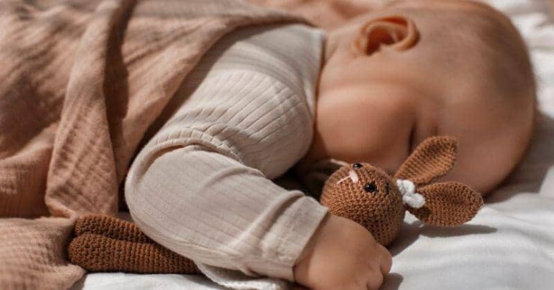 Kapan Bayi Boleh Tidur Tengkurap?