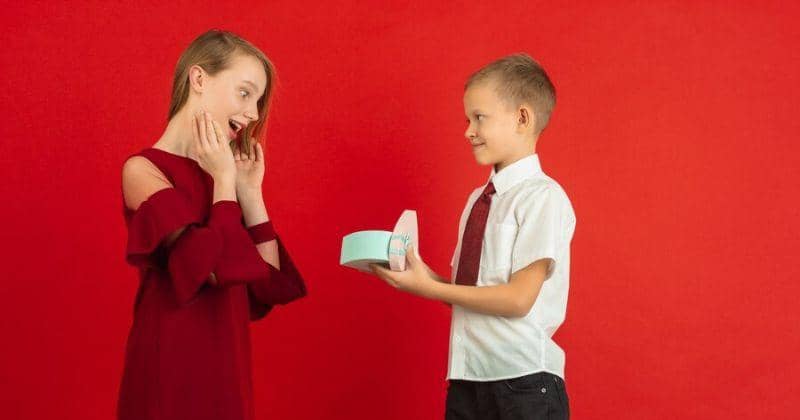 7 Pesan yang Harus Diingatkan pada Anak Remaja saat Jatuh Cinta