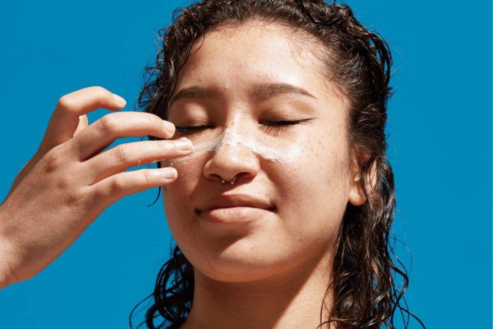 byrdie.com/Akibat Tidak Memakai Sunscreen