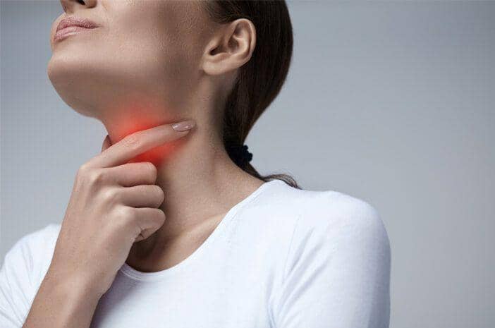 7 Perbedaan Radang Tenggorokan dan Amandel