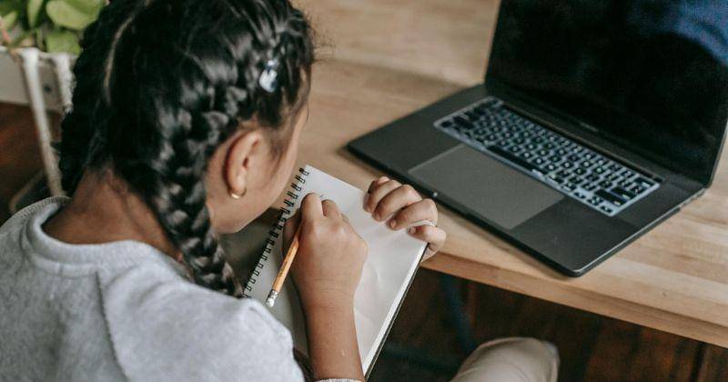 Pexels/Katerina-holmes