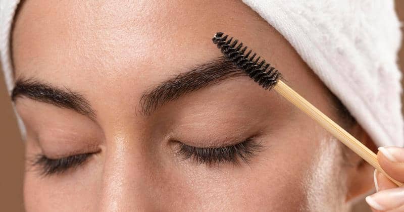 Cara Menghapus Eyebrow Waterproof, Wajib Bersihkan dengan Lembut
