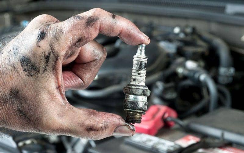 7 Penyebab Lampu Engine Mobil Menyala, Jangan Dibiarkan!
