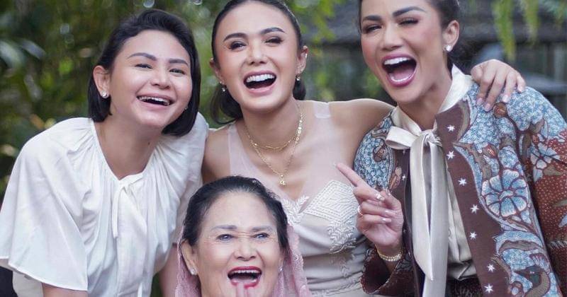 Instagram.com/yunishara36