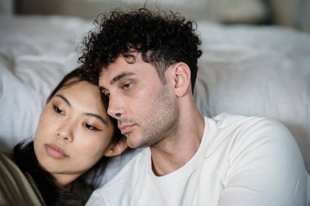 ilustrasi pasangan sedih (pexels.com/Timur Weber)