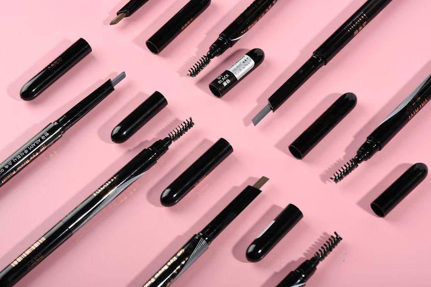 ilustrasi pensil alis (unsplash.com/Pesce Huang)