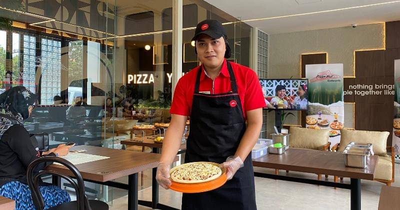 Pizza Hut Ristorante buka outlet baru di Metro Pondok Indah, hadir dengan konsep resto dan hidangan yang lebih variatif. - Popmama.com/Salsyabila Sukmaningrum