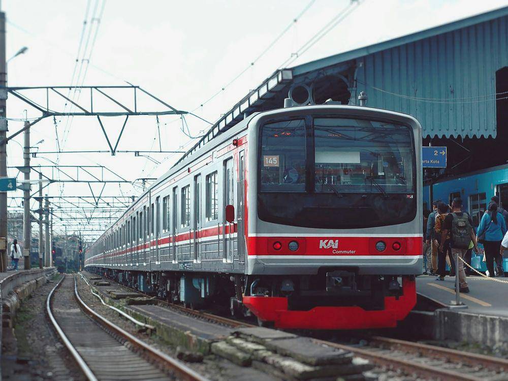Potret KRL di Stasiun Bogor (unsplash.com/Nfaisalhanafi)