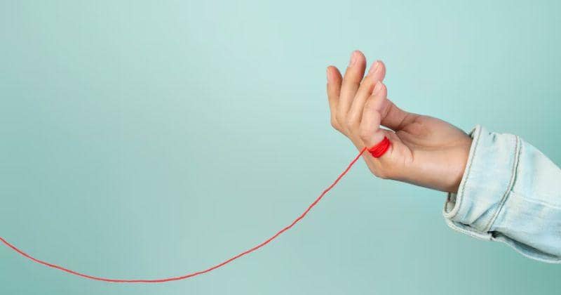Apa Itu Teori Benang Merah atau Red String Theory? | Popmama.com