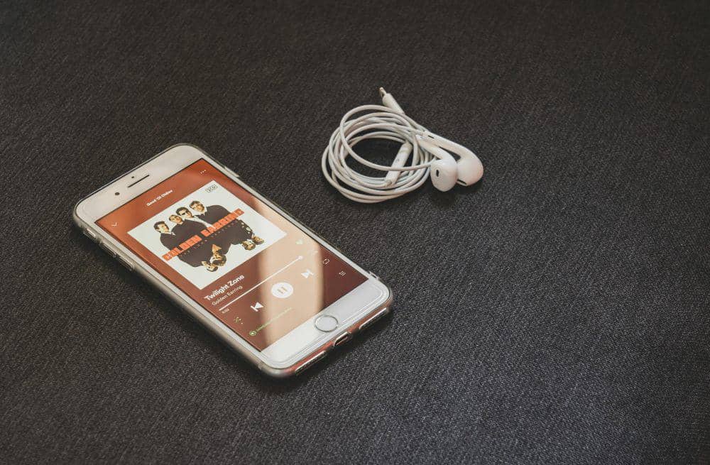 Gen Z Mulai Tinggalkan TWS, Tren Earphone Kabel Kembali Naik