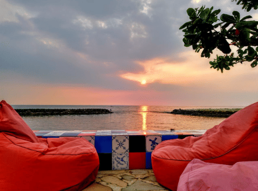 6 Penginapan Dekat Pantai Tanjung Lesung, Tawarkan View Menawan