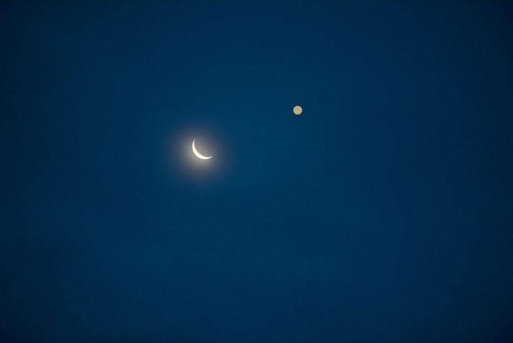 Venus bertemu Bulan