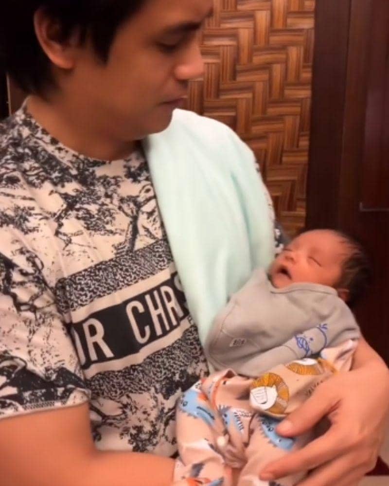 Biodata Baby Rae, Anak Angkat Jennifer Jill dan Ajun Perwira | Popmama.com