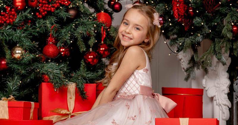 10 Rekomendasi Dress Natal Anak 8 Tahun yang Menggemaskan