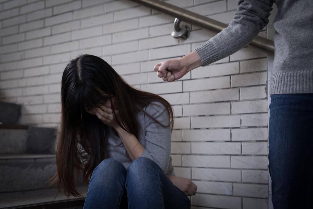 Cinta juga Butuh Logika, Ini 5 Tanda Pasangan Berpotensi Lakukan KDRT