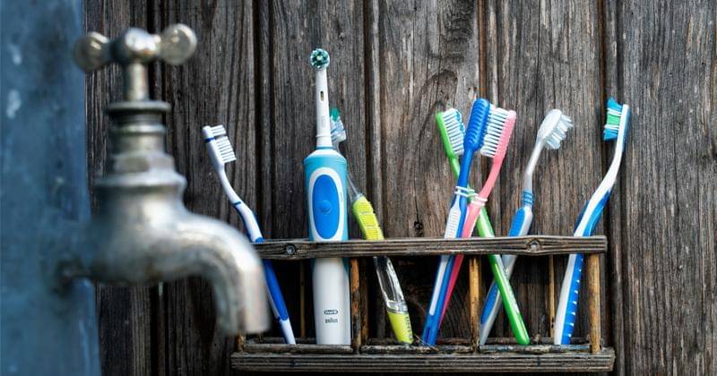 Tanda Sikat Gigi Harus Diganti